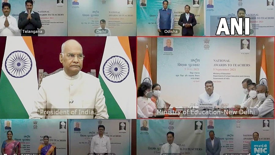 44 ಶಿಕ್ಷಕರಿಗೆ 2021ನೇ ಸಾಲಿನ 'ರಾಷ್ಟ್ರಪ್ರಶಸ್ತಿ' ನೀಡಿ ಗೌರವಿಸಿದ ರಾಷ್ಟ್ರಪತಿ ಕೋವಿಂದ್