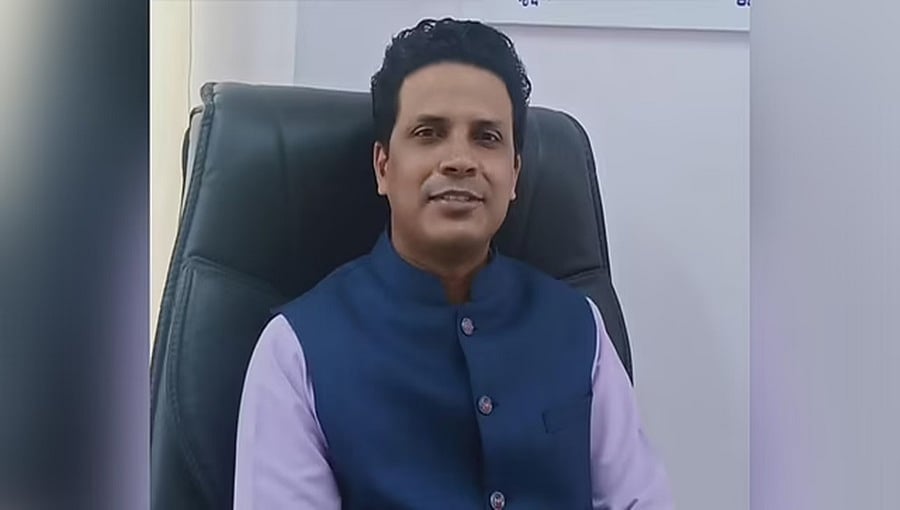 ಆನ್ ಲೈನ್ ಲ್ಲಿ ಮಕ್ಕಳಿಗೆ ಆಸಕ್ತಿದಾಯಕವಾಗಿ ಪಾಠ ಹೇಳಿಕೊಡುವುದು ಹೇಗೆ? ಸುರೇಂದ್ರ ಸಮಗಾರ ಕಂಡುಕೊಂಡ ಐಡಿಯಾ ಇದು!