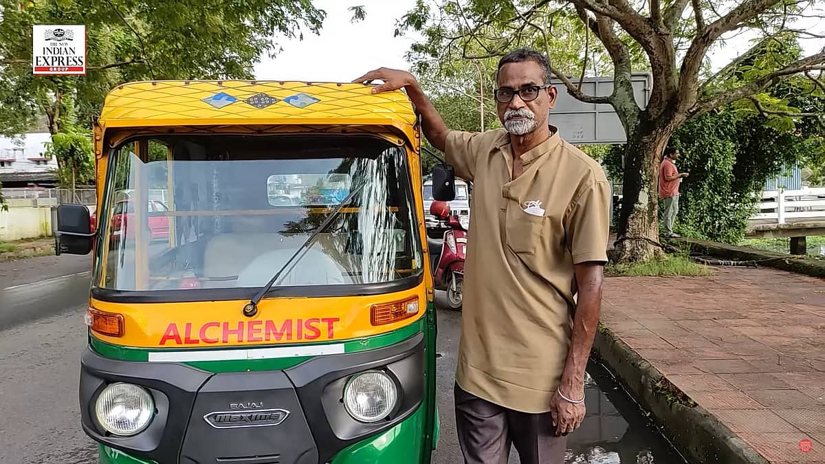 ಜಗದ್ವಿಖ್ಯಾತ ಲೇಖಕ ಪೌಲೊ ಕೊಯೆಲೊ ಗಮನ ಸೆಳೆದ ಪುಸ್ತಕಪ್ರೇಮಿ ಮಲಯಾಳಿ ರಿಕ್ಷಾ ಡ್ರೈವರ್