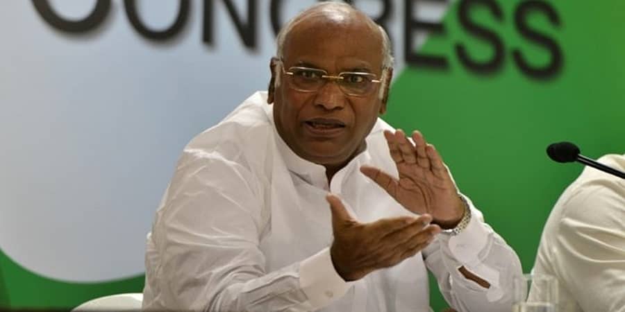 ಬಿಜೆಪಿ ಹೊರದಬ್ಬಲು ಜಾತ್ಯತೀತ ಪಕ್ಷಗಳು ಒಂದಾಗಬೇಕು: ಮಲ್ಲಿಕಾರ್ಜುನ ಖರ್ಗೆ