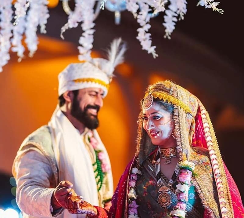 ಮೋಹಿತ್ ರೈನಾ, ಅದಿತಿಯೊಂದಿಗೆ ಕಾಶ್ಮೀರಿ ಸಾಂಪ್ರದಾಯದ ಮೂಲಕ ವಿವಾಹ ಜೀವನಕ್ಕೆ ಕಾಲಿರಿಸಿದ್ದಾರೆ.