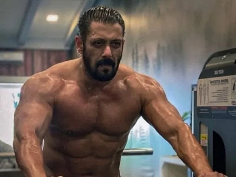 ಬಾಲಿವುಡ್ ಬ್ಯಾಡ್ ಬಾಯ್ ಸಲ್ಮಾನ್ ಖಾನ್ ಪಟ್ಟಿಯಲ್ಲಿ 10ನೇ ಸ್ಥಾನದಲ್ಲಿದ್ದಾರೆ.