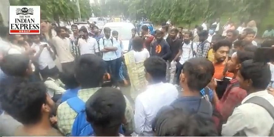 ಸಹಪಾಠಿ ಮೇಲೆ ಹರಿದ ಬಿಎಂಟಿಸಿ ಬಸ್, ಜ್ಞಾನಭಾರತಿ ವಿವಿಯಲ್ಲಿ ವಿದ್ಯಾರ್ಥಿಗಳಿಂದ ಪ್ರತಿಭಟನೆ