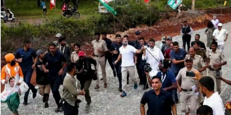 ಭಾರತ್ ಜೋಡೋ ಯಾತ್ರೆ: ಡಿಕೆಶಿ ಕೈ ಹಿಡಿದು ರಾಹುಲ್ ಓಟ! ವಿಡಿಯೋ
