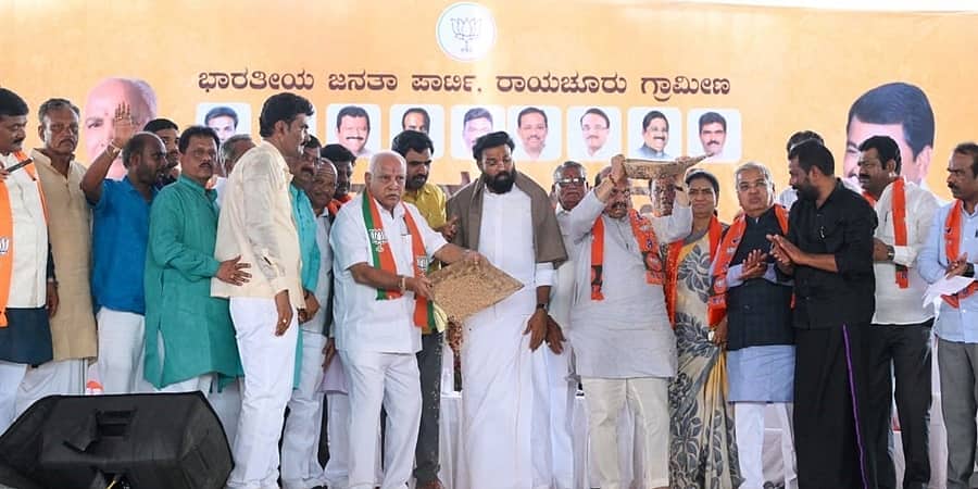 SC/ST ಮೀಸಲಾತಿ ಹೆಚ್ಚಿಸಲು ಕಾಂಗ್ರೆಸ್ ಗೆ ಸಾಧ್ಯವಾಗಲಿಲ್ಲ: ಜನಸಂಕಲ್ಪ ಯಾತ್ರೆಯಲ್ಲಿ ಸಿಎಂ ಬೊಮ್ಮಾಯಿ ವಾಗ್ದಾಳಿ!
