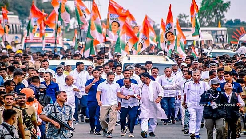ಸಾಮಾಜಿಕ ಮಾಧ್ಯಮಗಳಲ್ಲಿ 'ರಾಗಾ' ಪಾದಯಾತ್ರೆಯದ್ದೇ ಅಬ್ಬರ: ವಾಟ್ಸಾಪ್ ಡಿಪಿಯಿಂದ ಫೇಸ್ ಬುಕ್, ಟ್ವಿಟ್ಟರ್ ನಲ್ಲಿ ಫೋಟೋ ಟ್ರೆಂಡ್!
