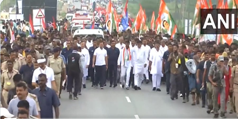 ಚಿತ್ರದುರ್ಗ: ಹರ್ತಿಕೋಟೆ ಗ್ರಾಮದಿಂದ ರಾಹುಲ್ ಸಾರಥ್ಯದ 'ಭಾರತ್ ಜೋಡೋ ಯಾತ್ರೆ' ಆರಂಭ