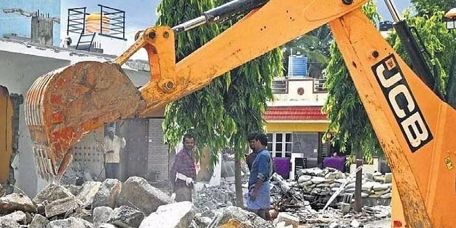 ಅಕ್ರಮ ಒತ್ತುವರಿ ತೆರವು ಕಾರ್ಯಾಚರಣೆ: ಎಸ್ ಆರ್ ಲೇ ಔಟ್ ನಲ್ಲಿ ಫೀಲ್ಡಿಗಿಳಿದ ಬುಲ್ಡೋಜರ್