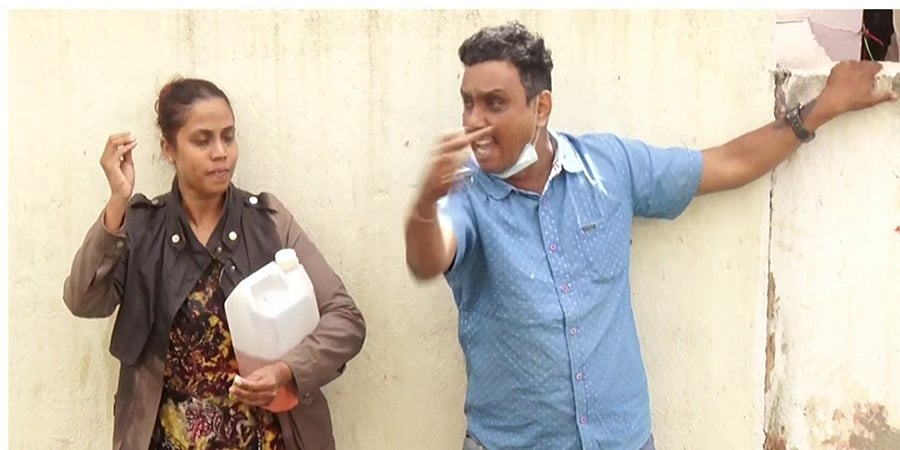 ತೆರವು ಕಾರ್ಯ ವಿರೋಧಿಸಿ ದಂಪತಿ ಆತ್ಮಹತ್ಯೆಗೆ ಯತ್ನ; ಕೆ ಆರ್ ಪುರಂನಲ್ಲಿ ಹೈಡ್ರಾಮಾ; ವಶಕ್ಕೆ ಪಡೆದ ಪೊಲೀಸರು, ಮನೆ ಕೆಡವಿದ ಪಾಲಿಕೆ