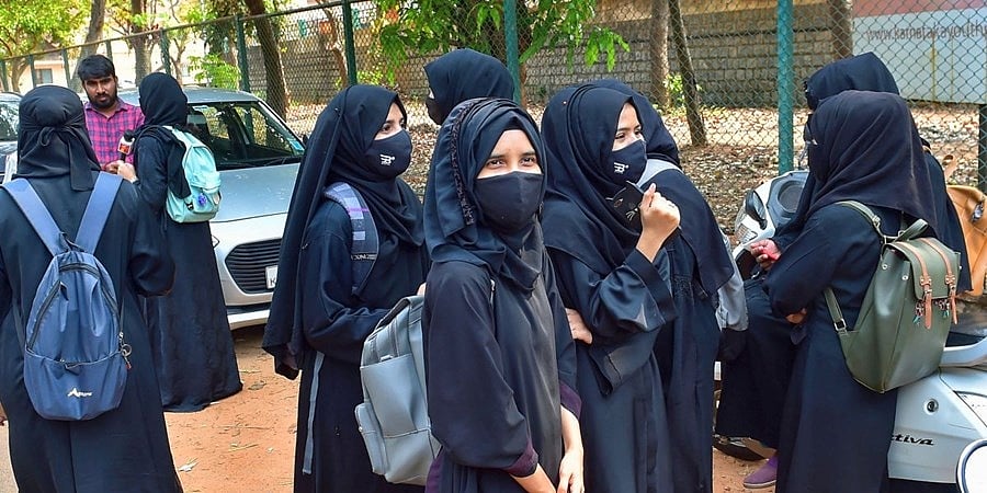 ಹಿಜಾಬ್ ನಿಷೇಧ ಕುರಿತು ಸುಪ್ರೀಂ ಕೋರ್ಟ್ ಭಿನ್ನ ತೀರ್ಪು, ಸಿಜೆಐ ಪೀಠಕ್ಕೆ ವರ್ಗಾವಣೆ