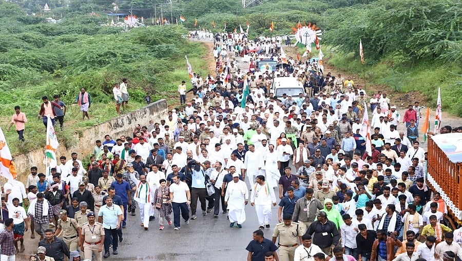 ಗಣಿ ಜಿಲ್ಲೆಯತ್ತ ಹೊರಟ 'ಕೈ' ಪಡೆ: ಭಾರತ್ ಜೋಡೋ ಯಾತ್ರೆ ಸ್ವಾಗತಿಸಲು ಬಳ್ಳಾರಿ ಕಾಂಗ್ರೆಸ್ ಸಜ್ಜು