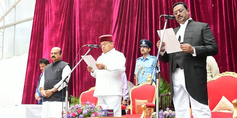 ಕರ್ನಾಟಕ ಹೈಕೋರ್ಟ್ ಮುಖ್ಯ ನ್ಯಾಯಮೂರ್ತಿಯಾಗಿ ನ್ಯಾ. ಪಿ ಬಿ ವರಾಳೆ ಪ್ರಮಾಣ ವಚನ ಸ್ವೀಕಾರ
