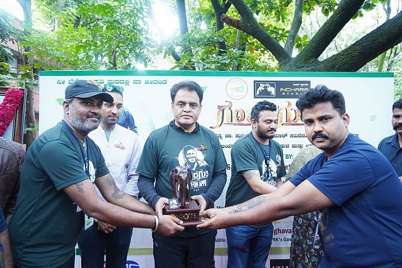 ಸುಸ್ಥಿರ ಅಭಿವೃದ್ಧಿಯನ್ನು ಸಾಧಿಸುವುದು ನಮ್ಮ ಗುರಿ ಆಗಬೇಕು. ಜತೆಗೆ ಪ್ರತಿಯೊಂದು ವಿಚಾರದಲ್ಲೂ ಸಾಮಾಜಿಕ ಬದ್ಧತೆ ಇರಬೇಕು. ಇದೇ ಪುನೀತ್ ಅವರಿಗೆ ಸಲ್ಲಿಸುವ ಗೌರವವಾಗಿದೆ ಎಂದು ಸಚಿವರು ಹೇಳಿದರು.