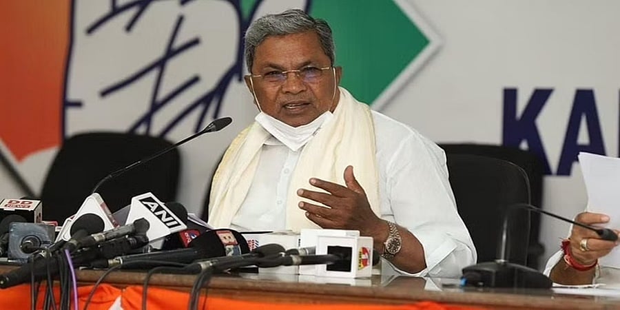 ಸರ್ಕಾರಿ ಶಾಲೆ ಮಕ್ಕಳಿಂದ ತಿಂಗಳಿಗೆ 100 ರೂ. ಸಂಗ್ರಹ: ಆದೇಶ ಹಿಂಪಡೆಯುವಂತೆ ಸಿದ್ದರಾಮಯ್ಯ ಆಗ್ರಹ