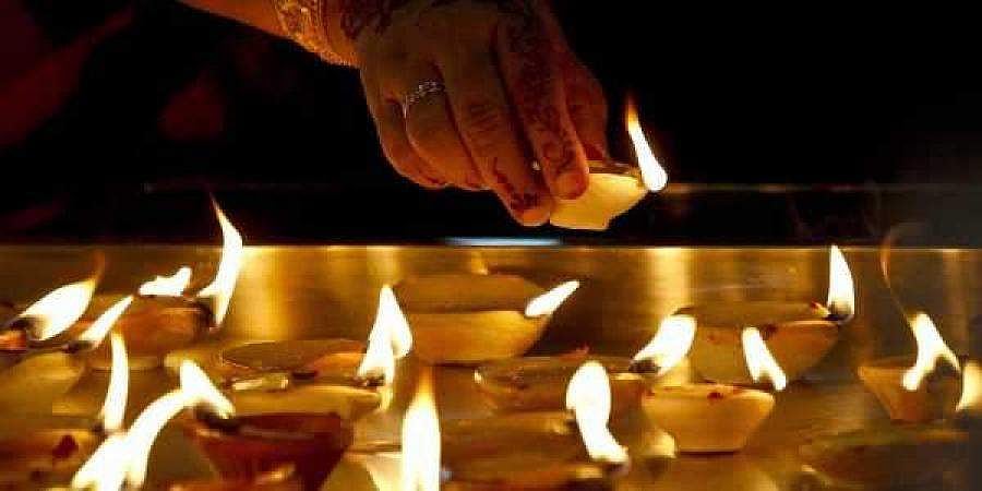 ಸಗಣಿಯಿಂದ ಮಾಡಿದ 1.25 ಲಕ್ಷ ದೀಪ ಬೆಳಗಿಸಲು ಉತ್ತರ ಪ್ರದೇಶ ಸರ್ಕಾರ ನಿರ್ಧಾರ
