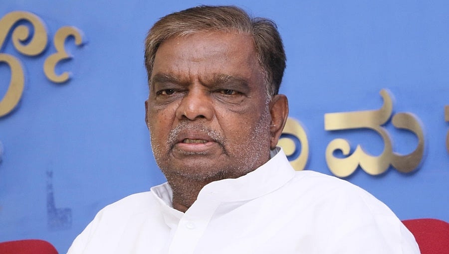ಲೋಕಸಭೆ ಚುನಾವಣೆಯಲ್ಲಿ ಸ್ಪರ್ಧಿಸಲು ಸರ್ಕಾರಿ ಹುದ್ದೆ ತೊರೆದ ಶ್ರೀನಿವಾಸ್ ಪ್ರಸಾದ್ ಅಳಿಯ ಡಾ. ಮೋಹನ್!