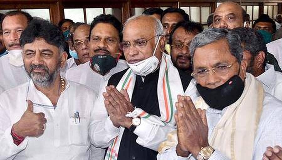 ಕಾಂಗ್ರೆಸ್ ಅಧ್ಯಕ್ಷ ಸ್ಥಾನಕ್ಕೆ ಕನ್ನಡಿಗನ ಆಯ್ಕೆ: ಖರ್ಗೆಗೆ ಸಿದ್ದರಾಮಯ್ಯ, ಡಿಕೆಶಿ ಅಭಿನಂದನೆ