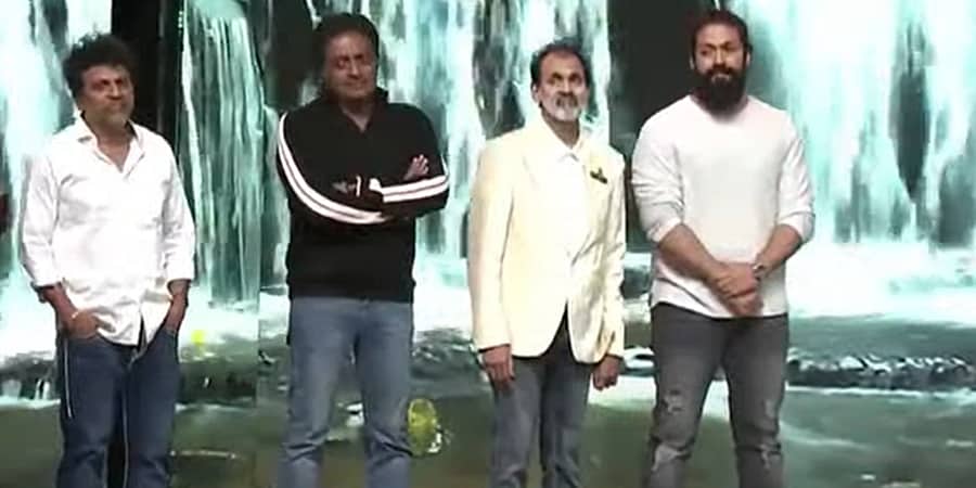 ಪ್ರಕಾಶ್ ರೈ ಕನಸಿನ 'ಅಪ್ಪು ಆಂಬ್ಯುಲೆನ್ಸ್ 'ಸೇವೆಗೆ ರಾಕಿಂಗ್ ಸ್ಟಾರ್ ಯಶ್ ಸಾಥ್