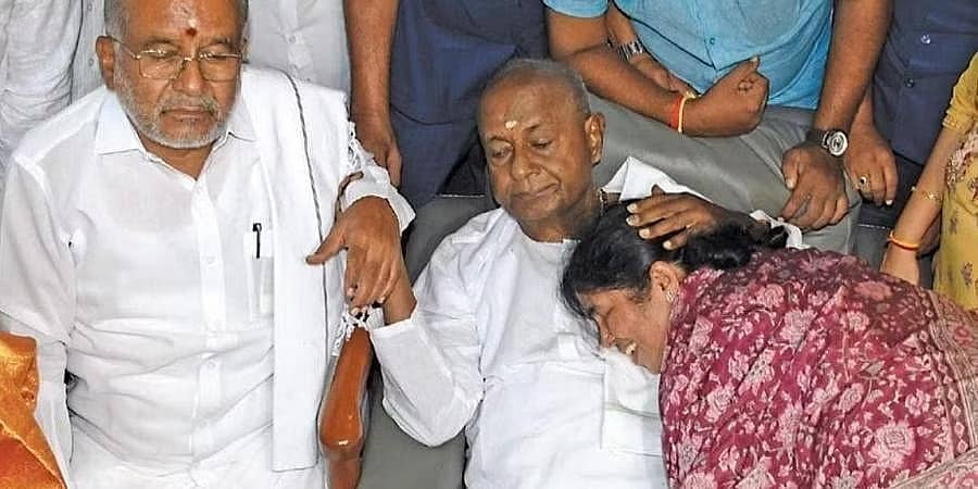 ಕಾಂಗ್ರೆಸ್-ಬಿಜೆಪಿ ಸೋಲಿಸಲು ಒಗ್ಗೂಡಿ: ಪಕ್ಷದ ಮುಖಂಡರಿಗೆ ದೇವೇಗೌಡ ಕರೆ