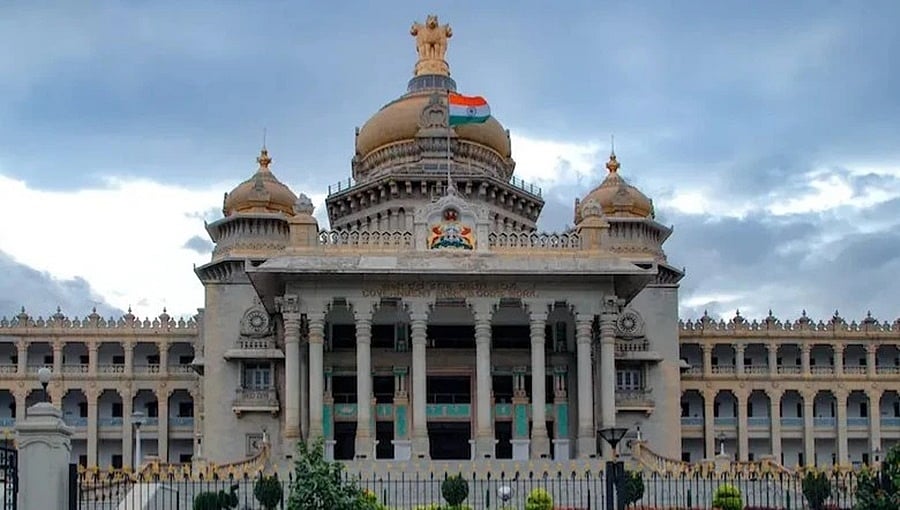 ವೇತನ ವಿಳಂಬ: ಸಾಲದ ಮರುಪಾವತಿಗೆ ಬಡ್ಡಿ ವಿಧಿಸದಂತೆ ಸರ್ಕಾರಕ್ಕೆ ನೌಕರರ ಮನವಿ