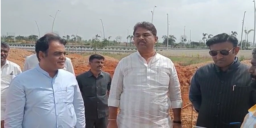 ಕೆಂಪೇಗೌಡ ಪ್ರತಿಮೆ ಉದ್ಘಾಟನೆ: ಅರೇನಾ ಆವರಣದಲ್ಲಿ ಮೋದಿ ಸಭೆ, ಮೂವರು ಸಚಿವರಿಂದ ಸ್ಥಳ ವೀಕ್ಷಣೆ