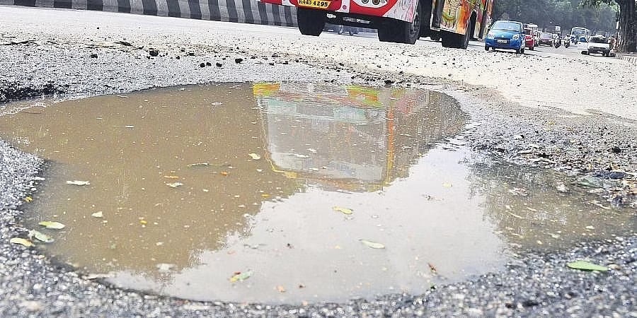 ಎಸಿ ಕಾರು ಬಿಟ್ಟು ರಸ್ತೆಗಿಳಿದು ವಾಸ್ತವ ಸ್ಥಿತಿ ಅರಿಯಿರಿ: ಸಿಎಂಗೆ ನಗರವಾಸಿಗಳ ಆಗ್ರಹ