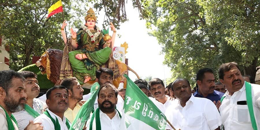 ಜೆಡಿಎಸ್ ಪಂಚರತ್ನ ರಥಯಾತ್ರೆಗೆ ಚಾಲನೆ: 2023 ಚುನಾವಣೆಯಲ್ಲಿ ಜೆಡಿಎಸ್ ಅಧಿಕಾರಕ್ಕೆ ಬರೋದು ನಿಶ್ಚಿತ ಎಂದ ಕುಮಾರಸ್ವಾಮಿ