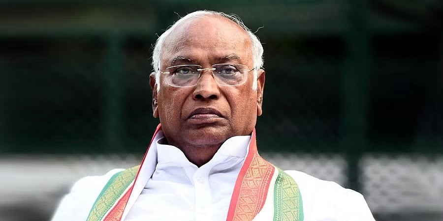 ಗಣರಾಜ್ಯೋತ್ಸವ ಸಾಂವಿಧಾನಿಕ ಮೌಲ್ಯಗಳಿಗೆ ಮರು ಸಮರ್ಪಿಸುವ ಸಂದರ್ಭ: ಮಲ್ಲಿಕಾರ್ಜುನ ಖರ್ಗೆ