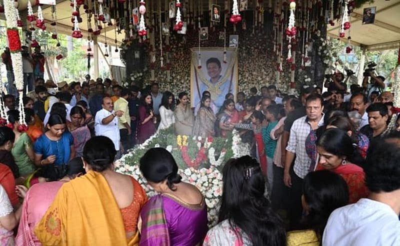 ಸಮಾಧಿ ಬಳಿ ಪೂಜೆ ಸಲ್ಲಿಸಿದ ಅಶ್ವಿನ್ ಪುನೀತ್ ರಾಜ್ ಕುಮಾರ್ ಹಾಗೂ ಕುಟುಂಬಸ್ಥರು