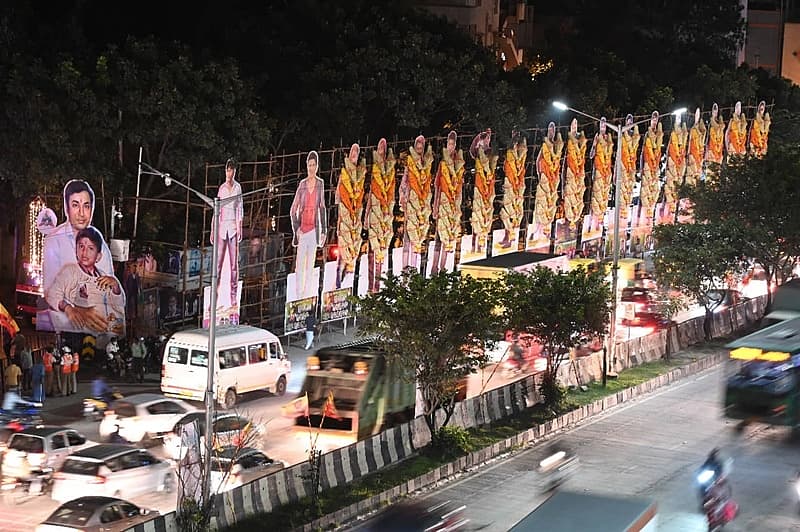 ಕಂಠೀರವ ಸ್ಟುಡಿಯೋ ಬಳಿ ಹಾಕಲಾದ ಪುನೀತ್ ರಾಜ್ ಕುಮಾರ್ ಅವರ ಆಕರ್ಷಕ ಬೃಹತ್ ಕಟೌಟ್ ಗಳು
