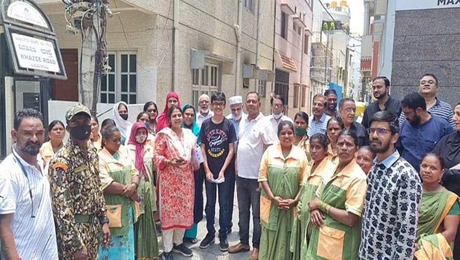 ಖಾಲಿ ನಿವೇಶನದಲ್ಲಿ ಭಾರೀ ಪ್ರಮಾಣದ ಕಸ: ತೆರವುಗೊಳಿಸಲು ಮುಂದಾದ ಮಹಿಳೆಯರಿಗೆ ಬೆದರಿಕೆ!