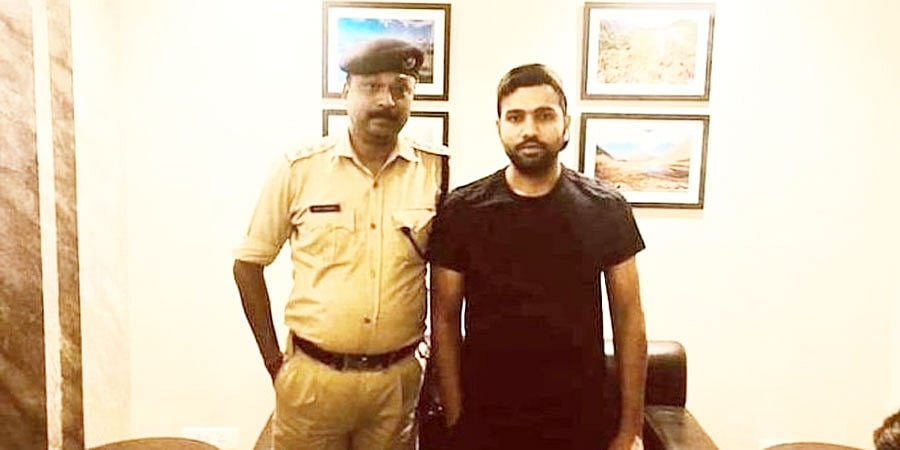 ಟೀಂ ಇಂಡಿಯಾ ನಾಯಕ ರೋಹಿತ್ ಶರ್ಮಾ ಅರೆಸ್ಟ್? ವೈರಲ್ ಫೋಟೋ ಹಿಂದಿನ ಅಸಲೀಯತ್ತೇನು?