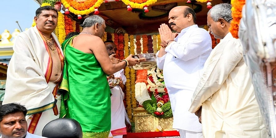 ಮೈಸೂರು ದಸರಾ 2022: ಜಂಬೂ ಸವಾರಿಗೆ ಕ್ಷಣಗಣನೆ, ಚಾಮುಂಡಿ ಉತ್ಸವ ಮೂರ್ತಿಗೆ ಸಿಎಂ ಬೊಮ್ಮಾಯಿ ಪೂಜೆ