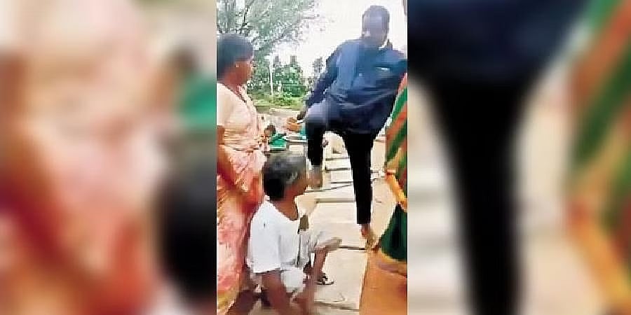 ತೆಲಂಗಾಣ: ವೇತನ ನೀಡುವಂತೆ ಕೇಳಿದ ಅಂಗವಿಕಲ ವ್ಯಕ್ತಿಯ ಎದೆಗೆ ಒದ್ದಿದ್ದ ಪಂಚಾಯಿತಿ ಸರಪಂಚ್ನ ಅಮಾನತು
