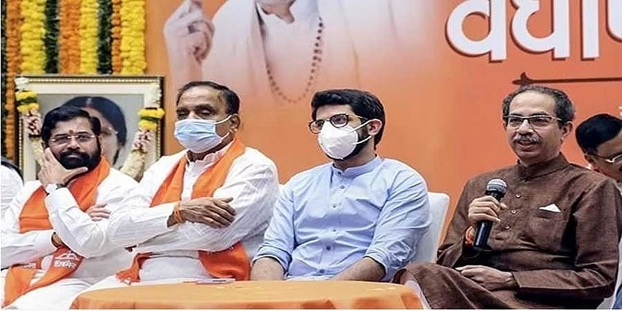 ಠಾಕ್ರೆ, ಶಿಂಧೆ ಬಣಕ್ಕೆ ಇಸಿ ಶಾಕ್; ಮಹಾ ಉಪ ಚುನಾವಣೆಗೆ ಇಬ್ಬರೂ ಬಿಲ್ಲು-ಬಾಣ ಚಿಹ್ನೆ ಬಳಸುವಂತಿಲ್ಲ