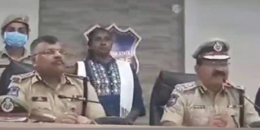 ತೆಲಂಗಾಣ: ನಕ್ಸಲ್ ನಾಯಕಿ ಉಷಾ ರಾಣಿ ಪೊಲೀಸರಿಗೆ ಶರಣು