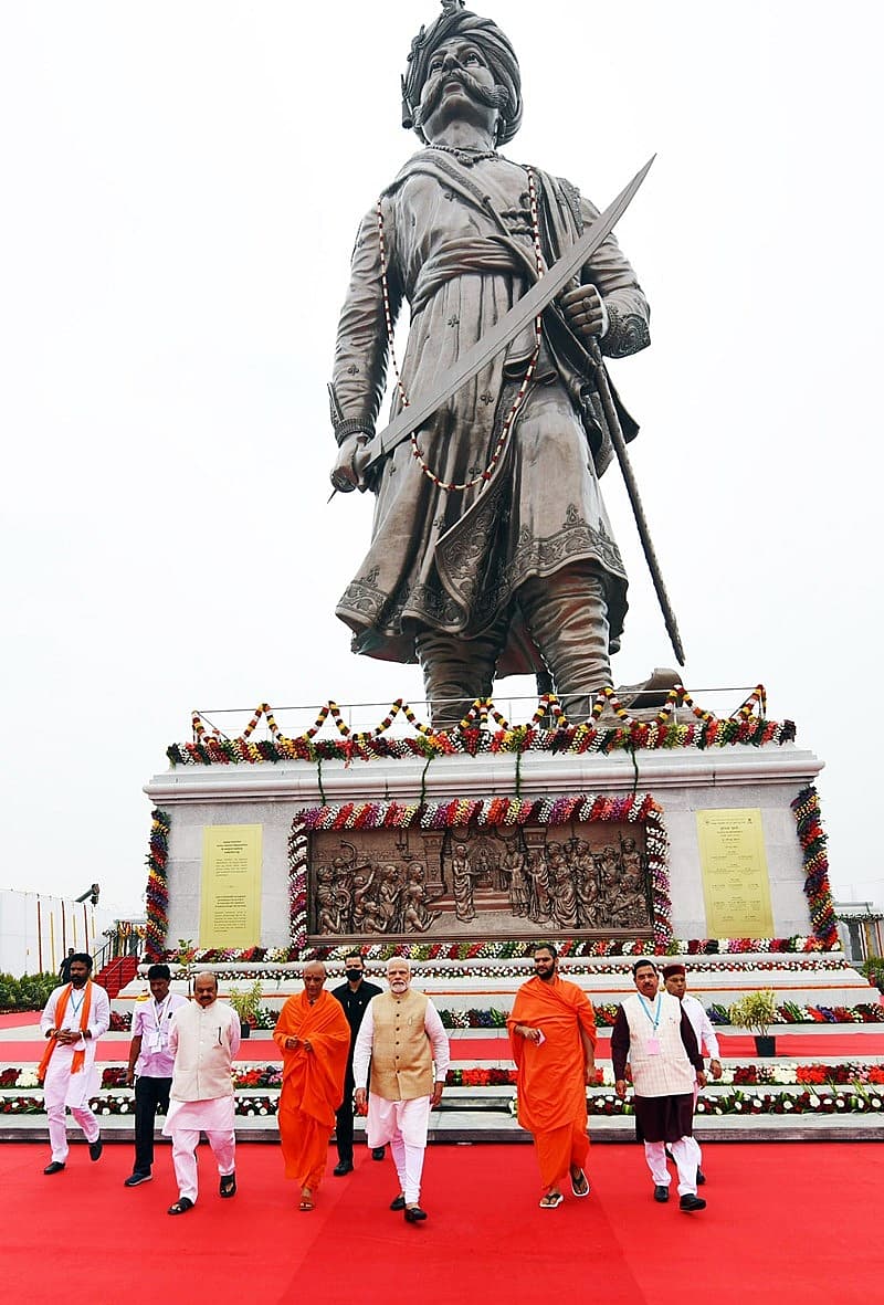 ಕೆಂಪೇಗೌಡರ ಪ್ರತಿಮೆ ಮತ್ತು ಜಲಾಭಿಷೇಕಕ್ಕೆ ನನಗೆ ಅವಕಾಶ ಸಿಕ್ಕಿದ್ದು ಪುಣ್ಯವಾಗಿದೆ ಎಂದು ಪ್ರಧಾನಿ ಮೋದಿ ಹೇಳಿದ್ದಾರೆ.