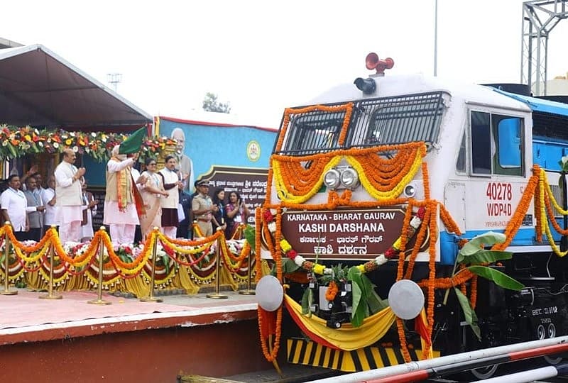 ಭಾರತೀಯ ರೈಲ್ವೆಯ ‘ಭಾರತ ಗೌರವ’ ರೈಲು ನೀತಿಯಡಿಯಲ್ಲಿ ಕರ್ನಾಟಕದ ಮುಜರಾಯಿ ಇಲಾಖೆಯಿಂದ ನಿರ್ವಹಿಸಲ್ಪಡುವ ‘ಭಾರತ ಗೌರವ್ ಕಾಶಿ ದರ್ಶನ’ ರೈಲಿಗೆ ಸಹ ಪ್ರಧಾನಮಂತ್ರಿ ಚಾಲನೆ ನೀಡಿದರು.