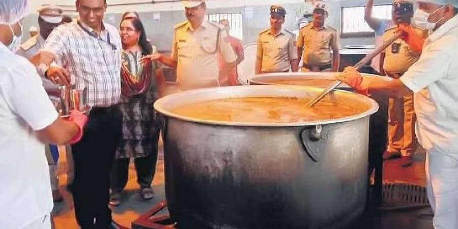 ಕೈದಿಗಳು ಆರೋಗ್ಯ ಯೋಜನೆಯ ಪ್ರಯೋಜನಗಳನ್ನು ಪಡೆಯಬೇಕು: ಆರೋಗ್ಯ ಮತ್ತು ಕುಟುಂಬ ಕಲ್ಯಾಣ ಇಲಾಖೆ ಆಯುಕ್ತ
