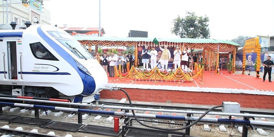 ರೈಲು ಮೈಸೂರು ಮತ್ತು ಚೆನ್ನೈ ನಡುವೆ ಚಲಿಸುತ್ತದೆ, ಎರಡು ಸ್ಥಳಗಳ ನಡುವಿನ ಪ್ರಯಾಣದ ಸಮಯವನ್ನು ಕಡಿಮೆಗೊಳಿಸುತ್ತದೆ. ಇದು ಚೆನ್ನೈನ ಕೈಗಾರಿಕಾ ಕೇಂದ್ರ ಮತ್ತು ಬೆಂಗಳೂರಿನ ಟೆಕ್ ಮತ್ತು ಸ್ಟಾರ್ಟ್ಅಪ್ ಹಬ್ ಮತ್ತು ಪ್ರಸಿದ್ಧ ಪ್ರವಾಸಿ ನಗರವಾದ ಮೈಸೂರಿನ ನಡುವಿನ ಸಂಪರ್ಕವನ್ನು ವರ್ಧಿಸುತ್ತದೆ ಎಂದು ಪಿಎಂಒ ಹೇಳಿದೆ