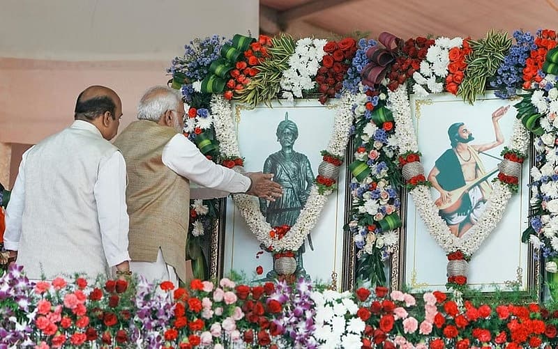 ಉದ್ಘಾಟನೆಯ ನಂತರ ಸಾರ್ವಜನಿಕ ಸಭೆಯಲ್ಲಿ 16ನೇ ಶತಮಾನದ ದೊರೆ ನಾಡಪ್ರಭು ಕೆಂಪೇಗೌಡರಿಗೆ ಗೌರವ ಸಲ್ಲಿಸಿದ ಪ್ರಧಾನಿ ನರೇಂದ್ರ ಮೋದಿ