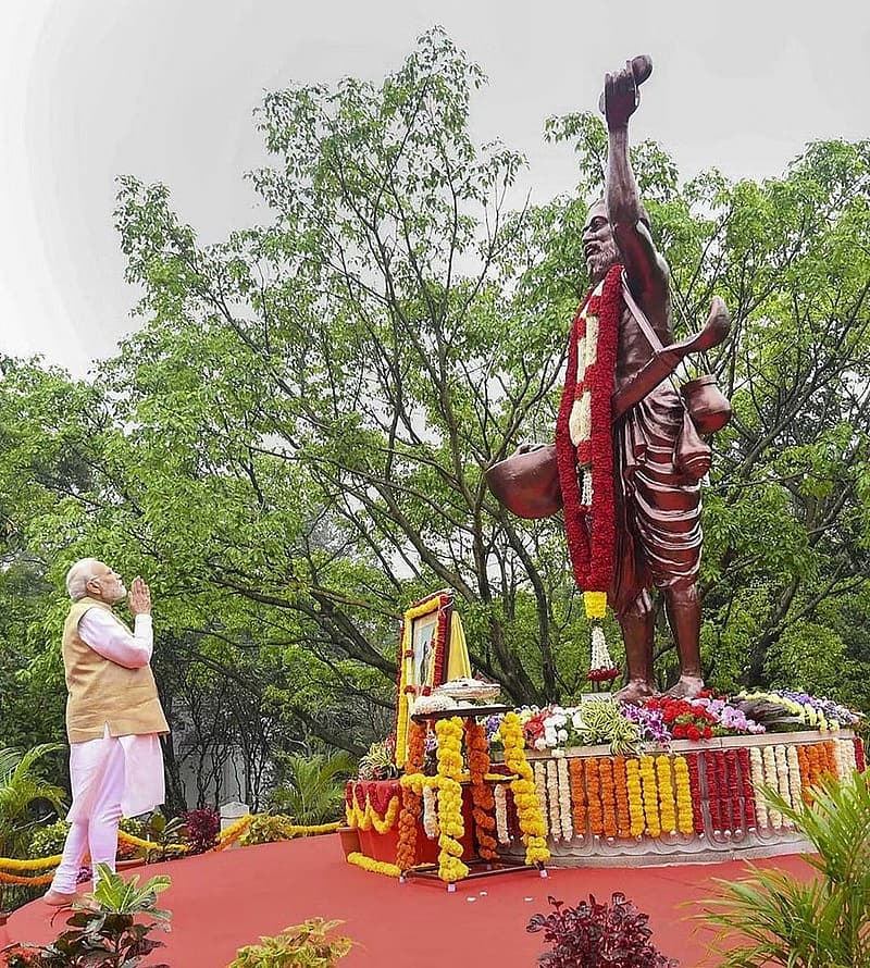 ಬೆಂಗಳೂರಿನಲ್ಲಿ ಕನಕದಾಸರ ಜಯಂತಿಯಂದು ಸಂತ ಕನಕದಾಸರಿಗೆ ನಮನ ಸಲ್ಲಿಸಿದ ಪ್ರಧಾನಿ ನರೇಂದ್ರ ಮೋದಿ
