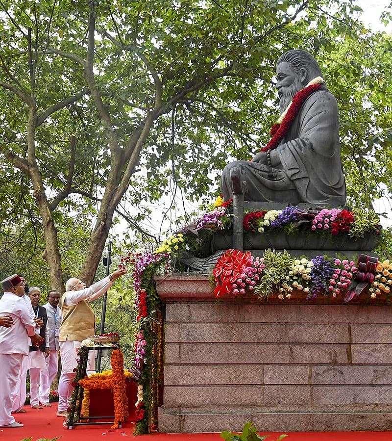 ಪ್ರಧಾನಿ ನರೇಂದ್ರ ಮೋದಿ ಅವರು ಬೆಂಗಳೂರಿನಲ್ಲಿ ಮಹರ್ಷಿ ವಾಲ್ಮೀಕಿ ಪ್ರತಿಮೆಗೆ ಪುಷ್ಪ ನಮನ ಸಲ್ಲಿಸಿದರು