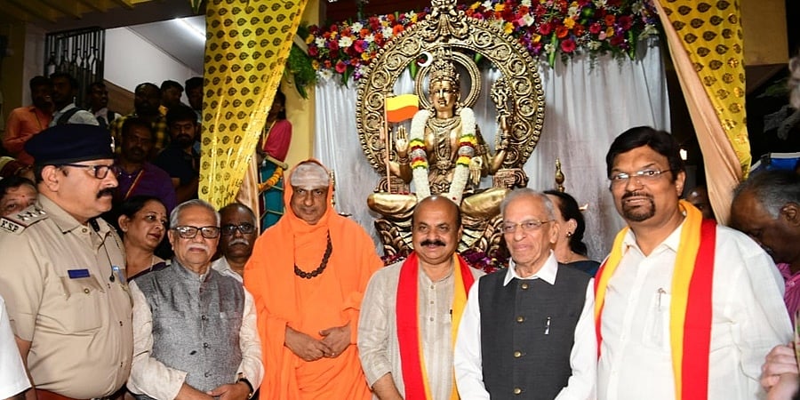 ಬೆಂಗಳೂರ: ಕನ್ನಡ ಸಾಹಿತ್ಯ ಪರಿಷತ್ ಆವರಣದಲ್ಲಿ ಭುವನೇಶ್ವರಿ ಪ್ರತಿಮೆ ಅನಾವರಣ