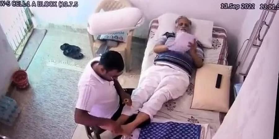 ತಿಹಾರ್ ಜೈಲಿನಲ್ಲಿ ಬಾಡಿ ಮಸಾಜ್ ವಿಡಿಯೋ ಲೀಕ್: ಇಡಿ ವಿರುದ್ಧ ಕೋರ್ಟ್ ಮೆಟ್ಟಿಲೇರಿದ ಸತ್ಯೇಂದ್ರ ಜೈನ್