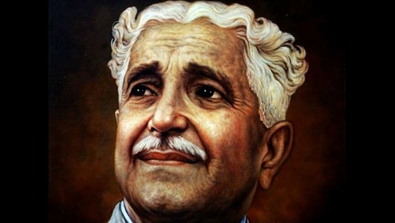 ಮೊದಲ ಕರ್ನಾಟಕ ರತ್ನ ಪ್ರಶಸ್ತಿಯನ್ನು ರಾಷ್ಟ್ರಕವಿ ಕುವೆಂಪು ಅವರಿಗೆ ನೀಡಿ ಗೌರವಿಸಲಾಯಿತು. ಅಲ್ಲಿಂದ ಇಲ್ಲಿಯವರೆಗೂ ಹತ್ತು ವ್ಯಕ್ತಿಗಳಿಗೆ ಈ ಪ್ರಶಸ್ತಿಯನ್ನು ನೀಡಲಾಗಿದೆ. ಈ ಬಾರಿ ಅಂದರೆ 2021ರ 'ಕರ್ನಾಟಕ ರತ್ನ' ಪ್ರಶಸ್ತಿಯನ್ನು ಚಿತ್ರನಟ ದಿ. ಪುನೀತ್ ರಾಜ್‌ಕುಮಾರ್‌ ಅವರಿಗೆ ಮರಣೋತ್ತರ ಪ್ರಶಸ್ತಿಯನ್ನು ರಾ