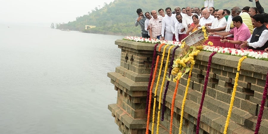 89 ವರ್ಷಗಳ ನಂತರ ವಾಣಿವಿಲಾಸ ಸಾಗರ ಜಲಾಶಯ ಭರ್ತಿ, ಸಿಎಂ ಬೊಮ್ಮಾಯಿ ಬಾಗಿನ