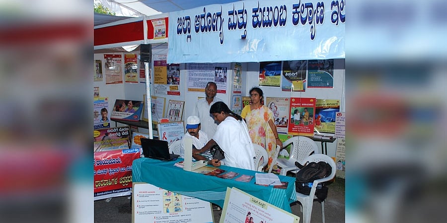 ನೇಮಕಾತಿ 2022: ಆರೋಗ್ಯ ಮತ್ತು ಕುಟುಂಬ ಕಲ್ಯಾಣ ಇಲಾಖೆಯಲ್ಲಿ 1048 ಹುದ್ದೆಗಳು ಖಾಲಿ, ಕೂಡಲೇ ಅರ್ಜಿ ಸಲ್ಲಿಸಿ