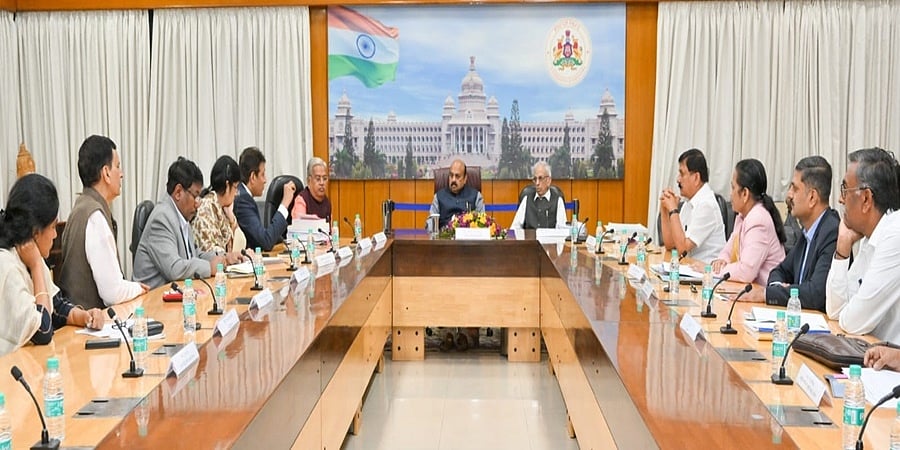 ಬೆಳಗಾವಿ ಗಡಿ ವಿವಾದ: ಕಾನೂನು ತಜ್ಞರು, ಅಧಿಕಾರಿಗಳೊಂದಿಗೆ ಸಿಎಂ ಬೊಮ್ಮಾಯಿ ಸಭೆ