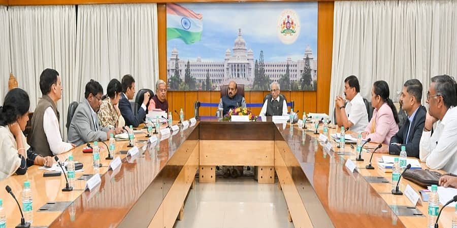 ಬೆಳಗಾವಿ ಗಡಿ ವಿವಾದ: ಕಾನೂನು ತಜ್ಞರು, ಅಧಿಕಾರಿಗಳೊಂದಿಗೆ ಸಿಎಂ ಬೊಮ್ಮಾಯಿ ಸಭೆ